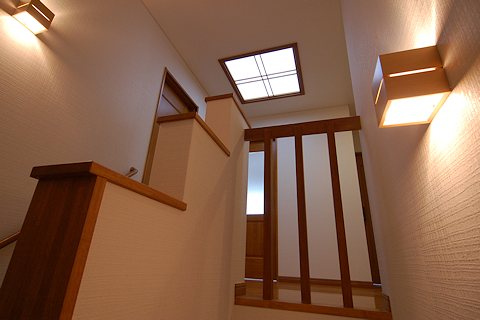 写真：階段ホール（2階）